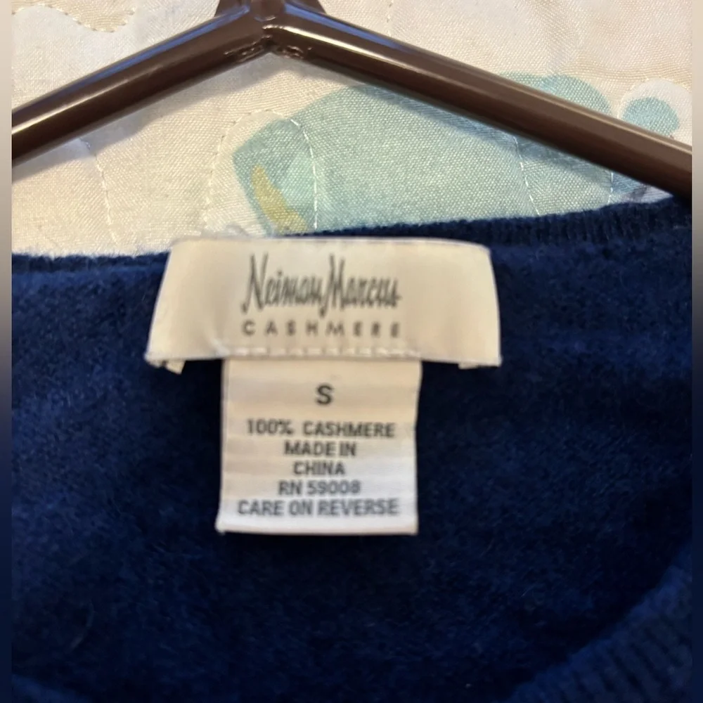 Neiman Marcus Deep Blue 100% Cashmere Women’s Crewneck Sweater - Picture 3 of 3